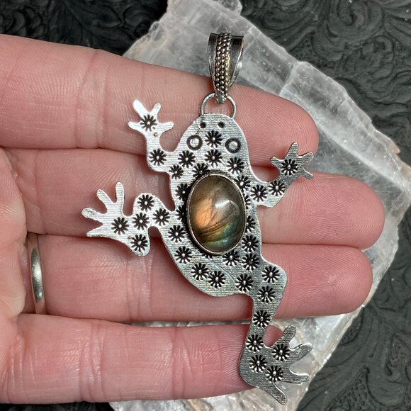 Frog Labradorite Pendant Gemstone Crystal Jewelry - Picture 1 of 6
